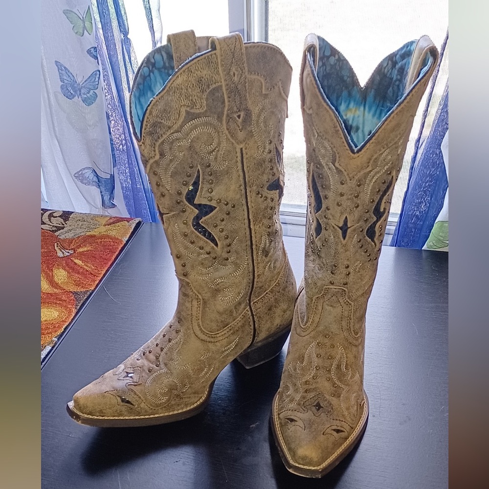 Women’s cowboy boots